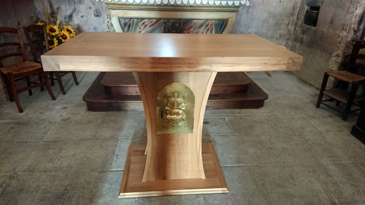 Il est en chêne massif.