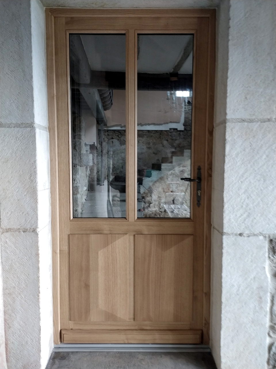 Porte d&rsquo;entrée en châtaignier